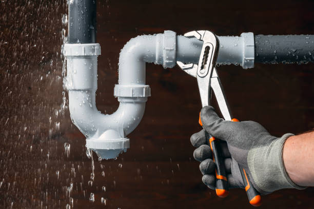 Professional Gas Line Repair technician working in Elsah, IL
